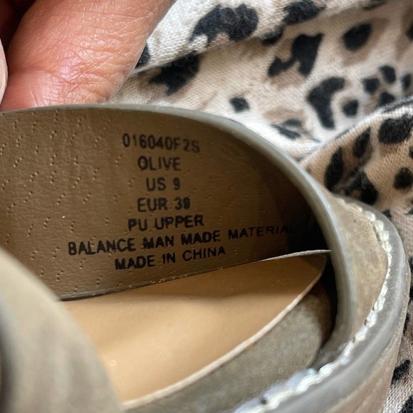 B-52 by Bullboxer Ivvy Sandals Adjustable Buckle Strap Olive Size 9 - Picture 11 of 12